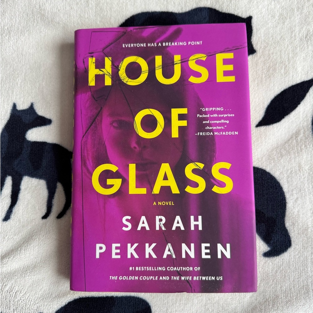 2/20 📚 House of Glass by Sarah Pekkanen (Book)